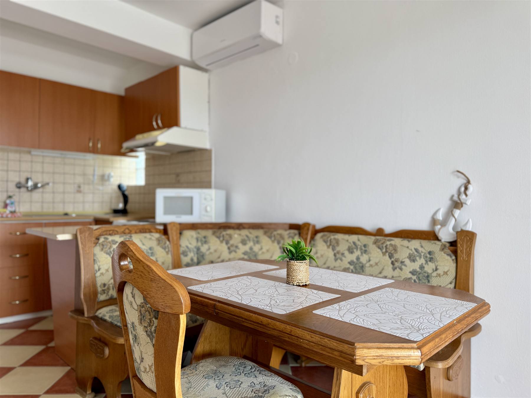 Poolside apartman